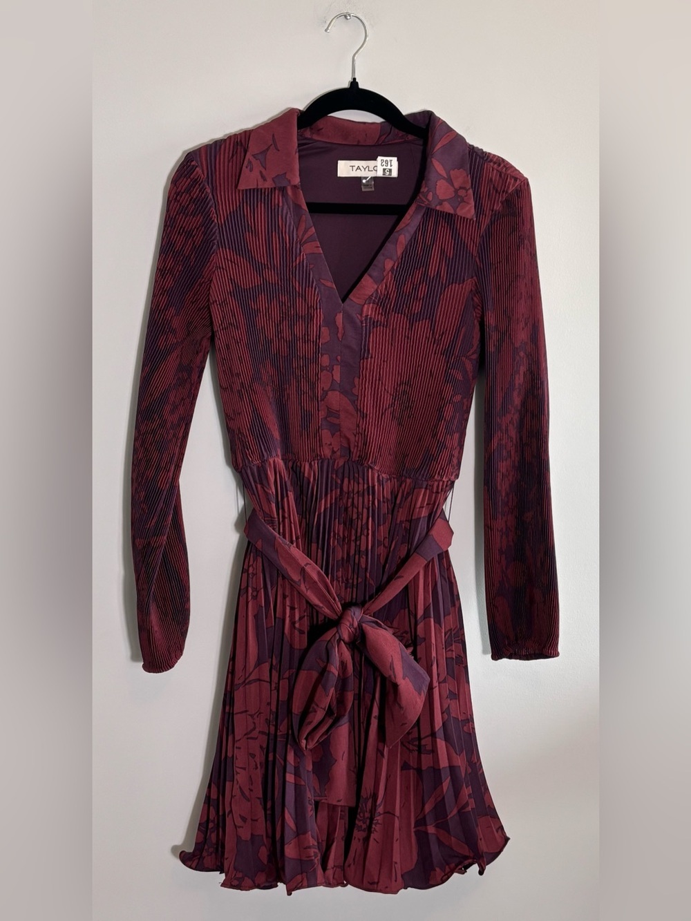Taylor Printed Collared V-Neck Pleated Dress – Size 10 Floral Fit & Flare Dress - Picture 3 of 6